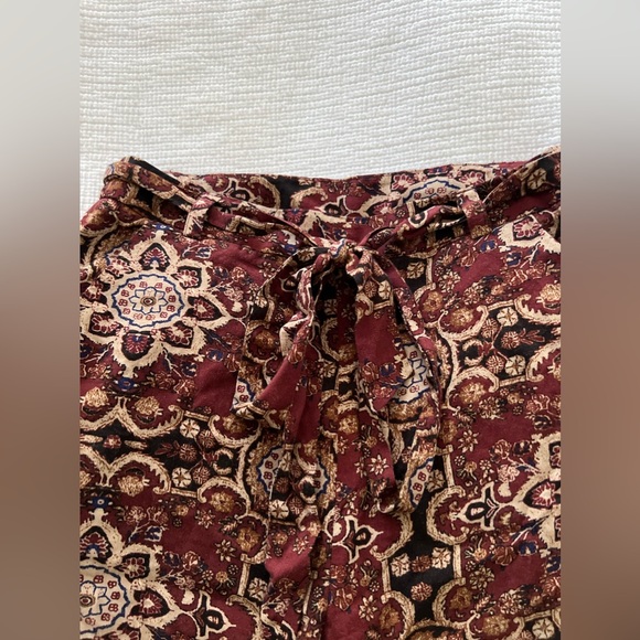 Bohemian Wide Leg Pant. Red Pattern. Size small. - Picture 5 of 6
